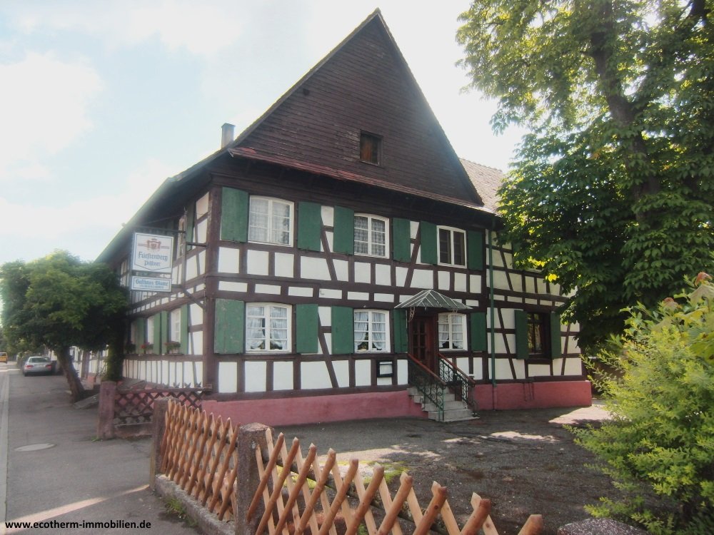 Die besondere Immobilie im Ortsteil von Kehl (MFH, Strasser) — Fachwerkhaus