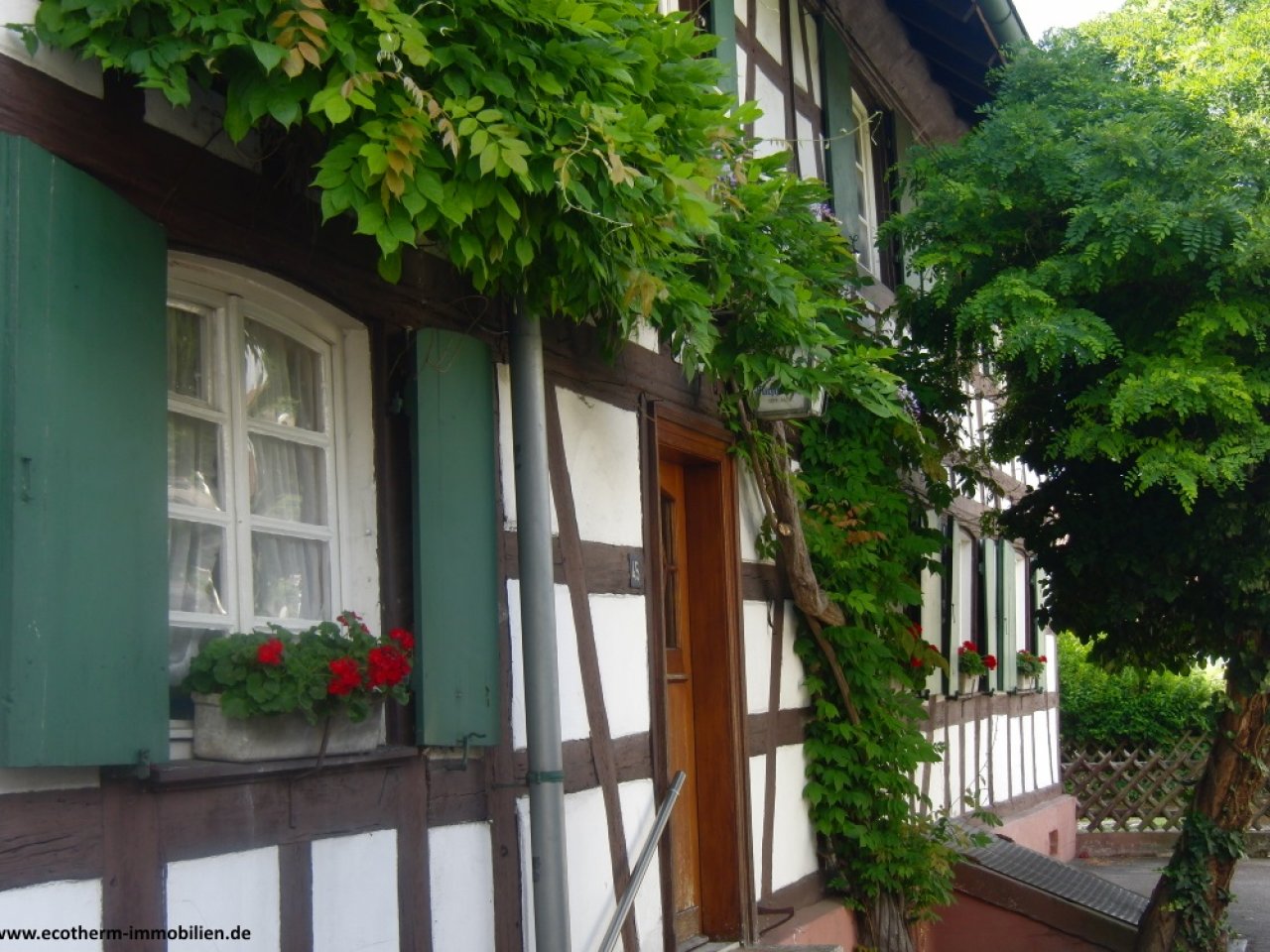 Die besondere Immobilie im Ortsteil von Kehl (MFH, Strasser) — Fachwerkhaus