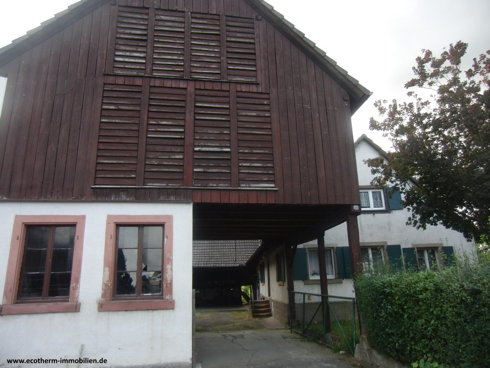 Einfamilienhaus mit landwirtschaftlichem Gebäude (EFH mit Hof, Knauer) — mit Schopf