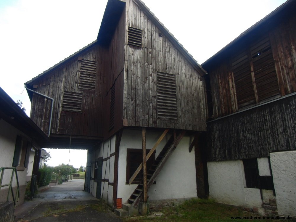 Einfamilienhaus mit landwirtschaftlichem Gebäude