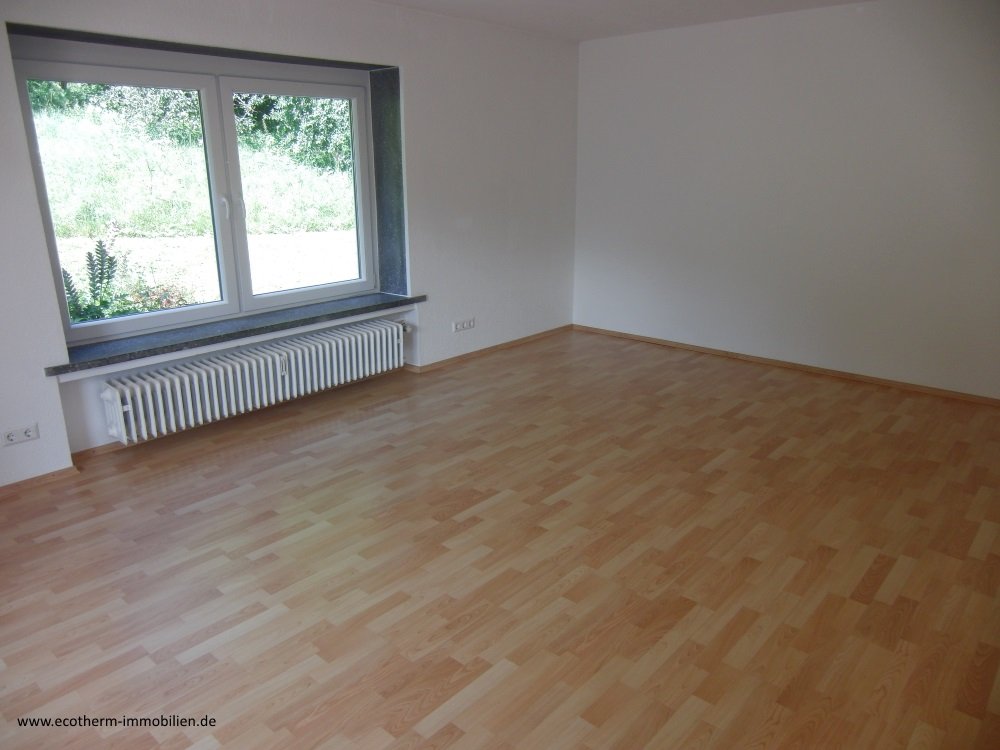 3-Zi.-Wohnung mit herrlicher Aussicht in Obersasbach (ETW,OG,Scheffold) — Beispiel-Wohnzimmer