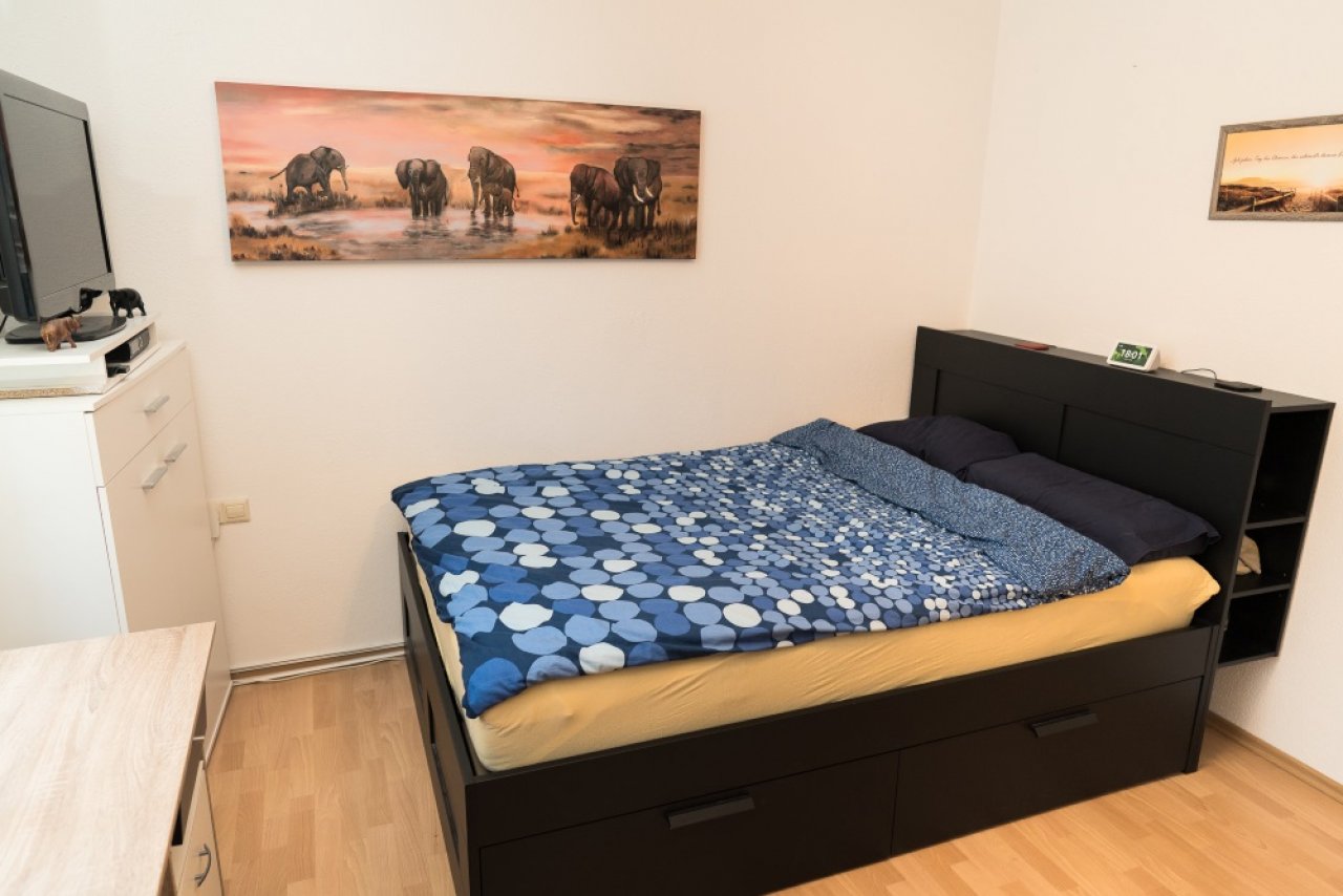 Moderne und neuwertige 2 1/2-Zimmer-Wohnung am Zentrum von Achern (ETW, Fromann-Ganter) — Schlafzimmer