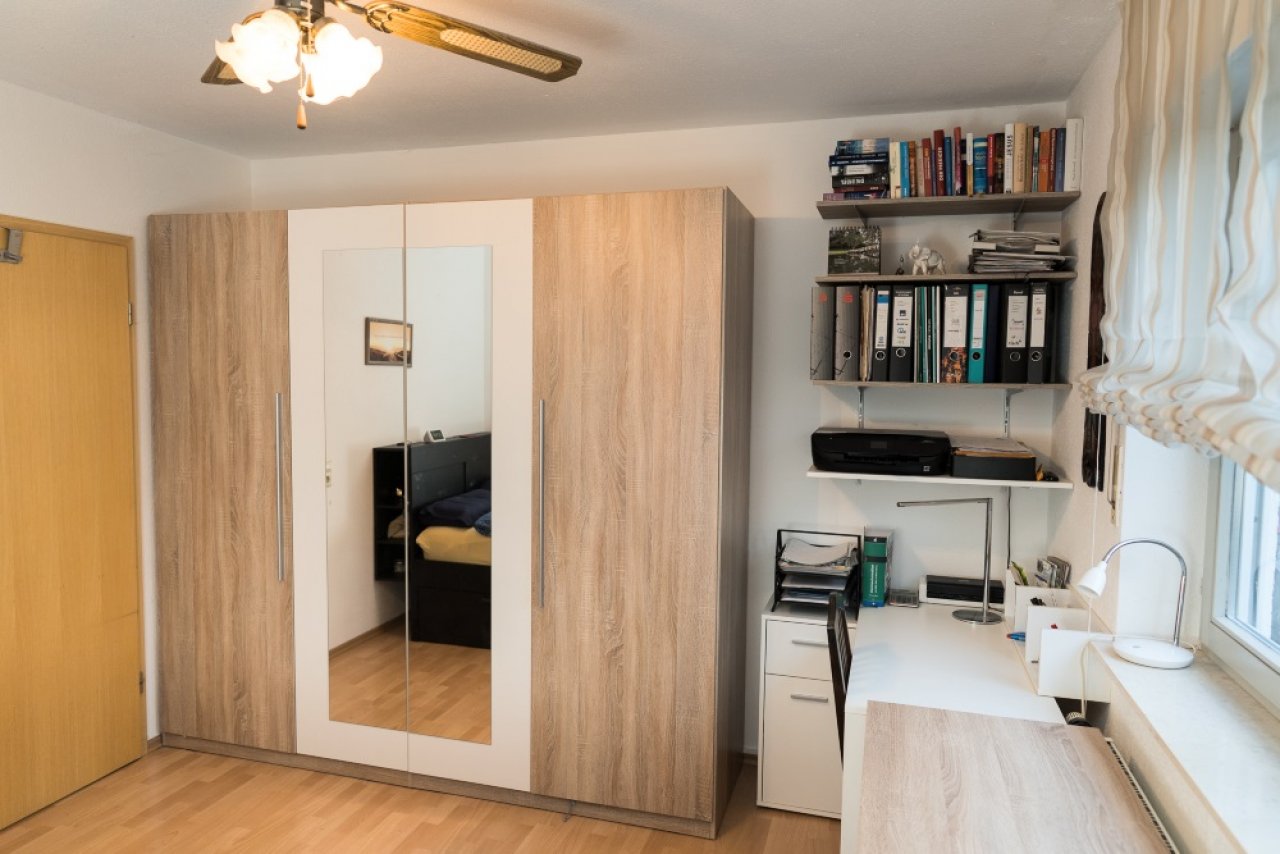 Moderne und neuwertige 2 1/2-Zimmer-Wohnung am Zentrum von Achern (ETW, Fromann-Ganter) — Schlafzimmer
