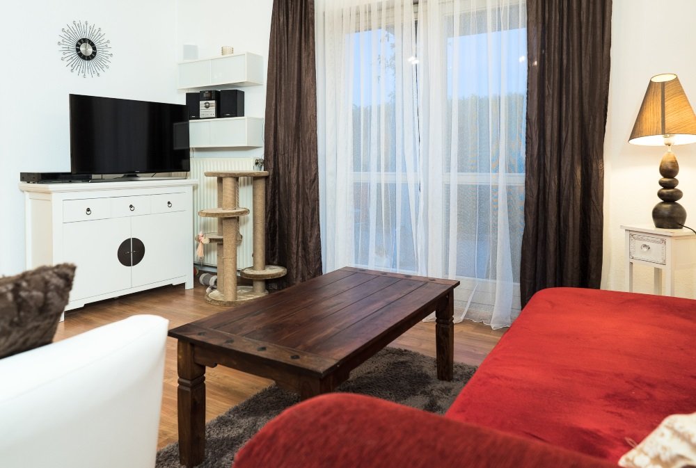 Moderne und neuwertige 2 1/2-Zimmer-Wohnung am Zentrum von Achern (ETW, Fromann-Ganter) — Wohnzimmer