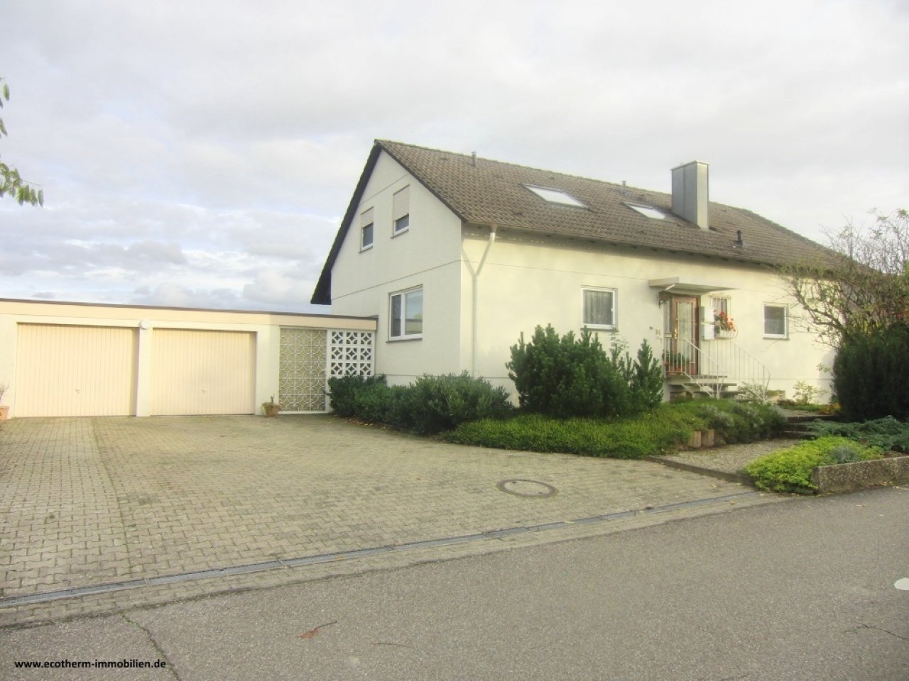 Attraktives Zweifamilienhaus in Achern-Großweier (ZFH, Simic) — Aussenansicht