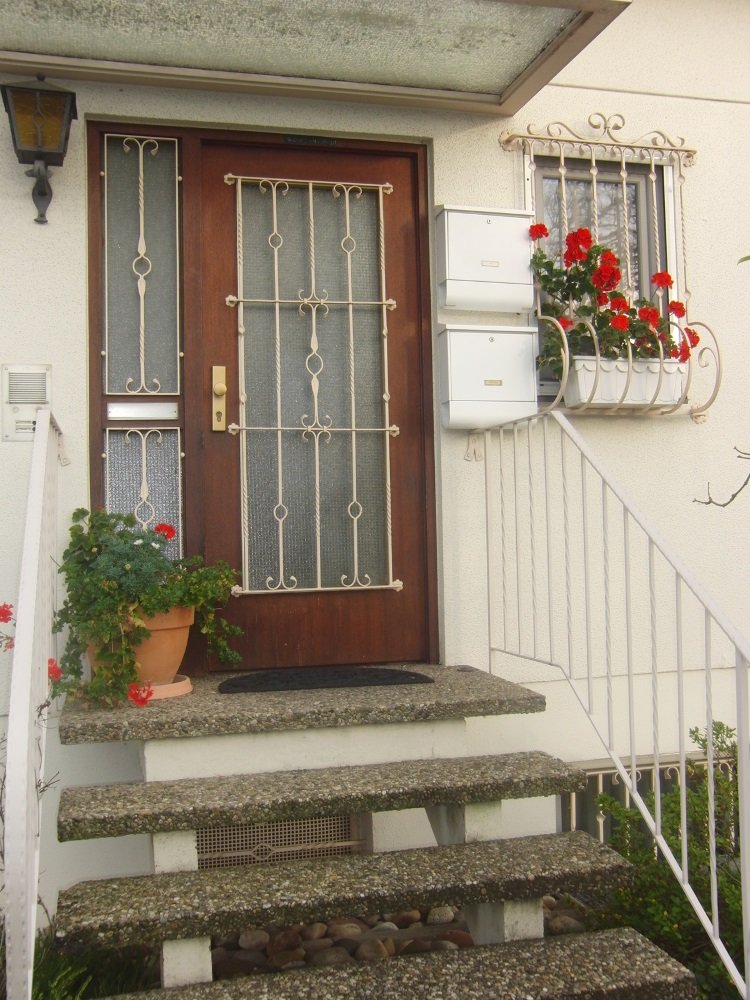 Attraktives Zweifamilienhaus in Achern-Großweier (ZFH, Simic) — Eingang