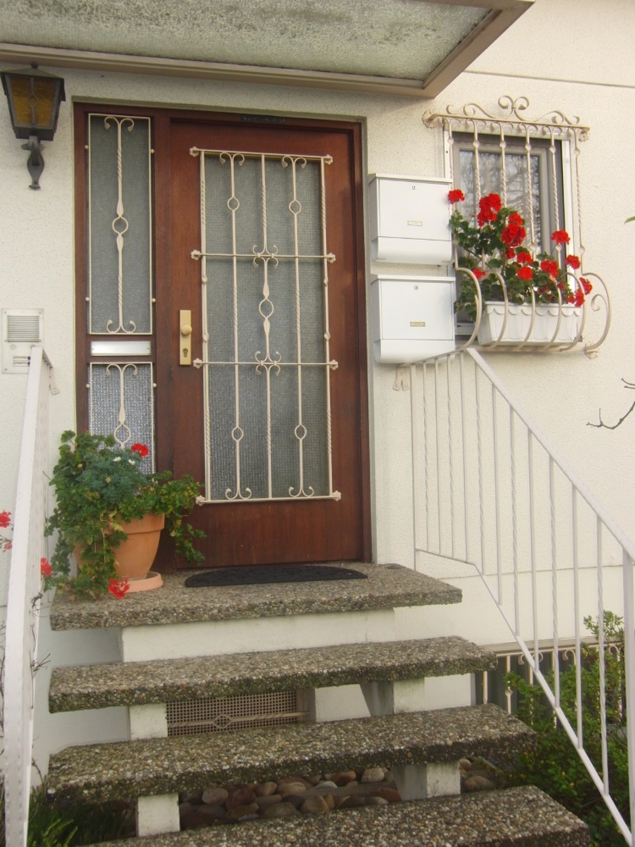 Attraktives Zweifamilienhaus in Achern-Großweier (ZFH, Simic) — Eingang