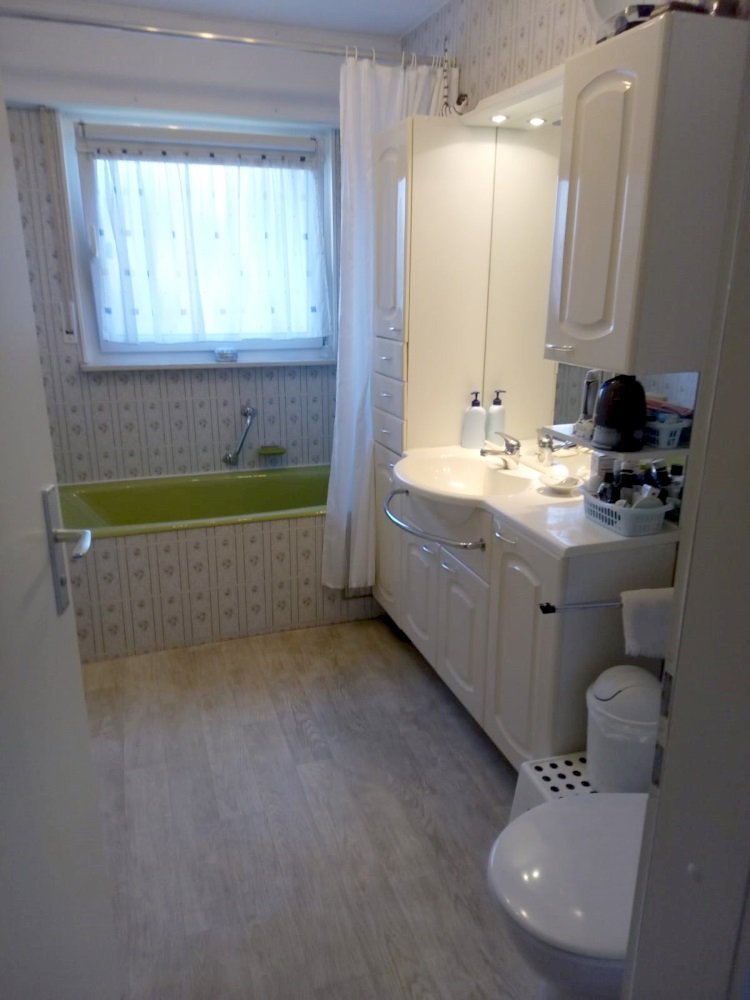 Attraktives Zweifamilienhaus in Achern-Großweier (ZFH, Simic) — Badezimmer, EG