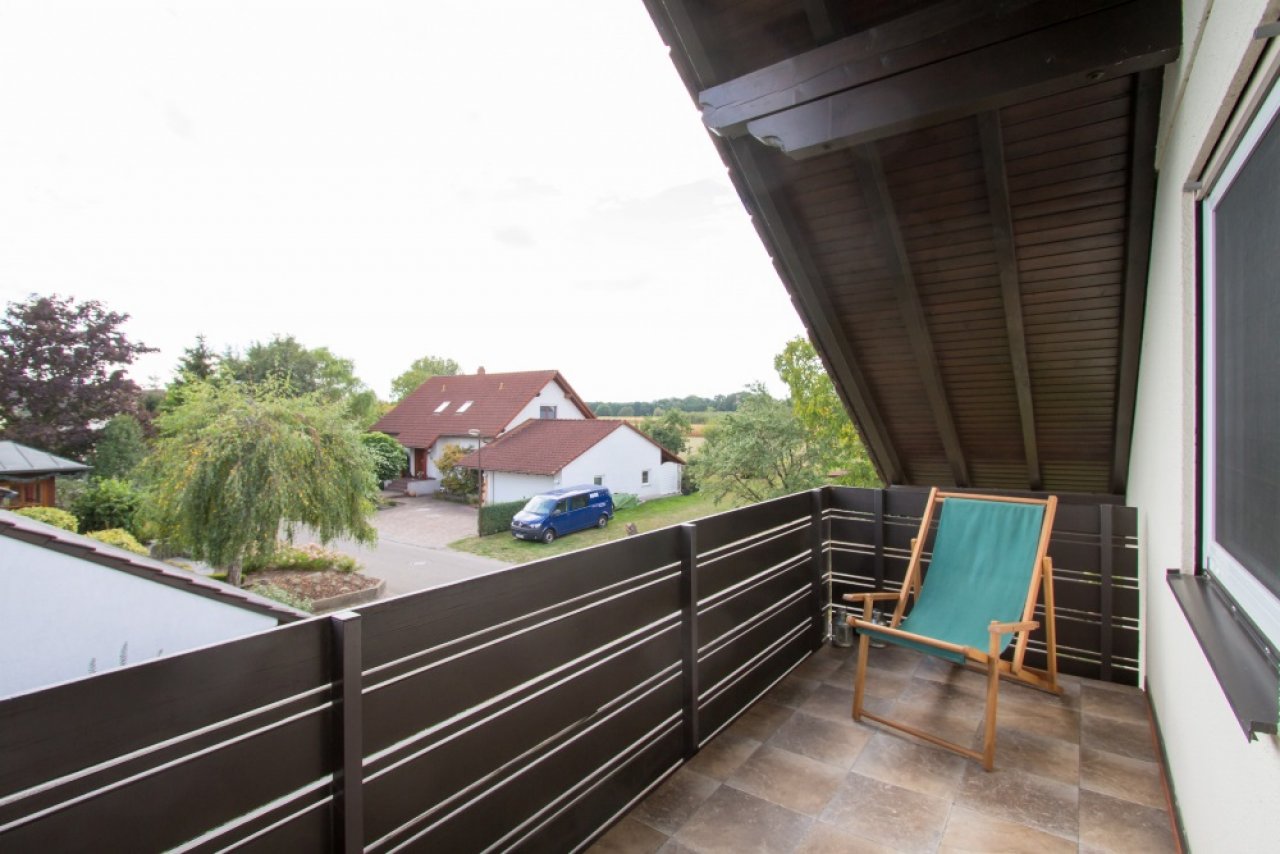 Attraktives Zweifamilienhaus in Achern-Großweier (ZFH, Simic) — Balkon