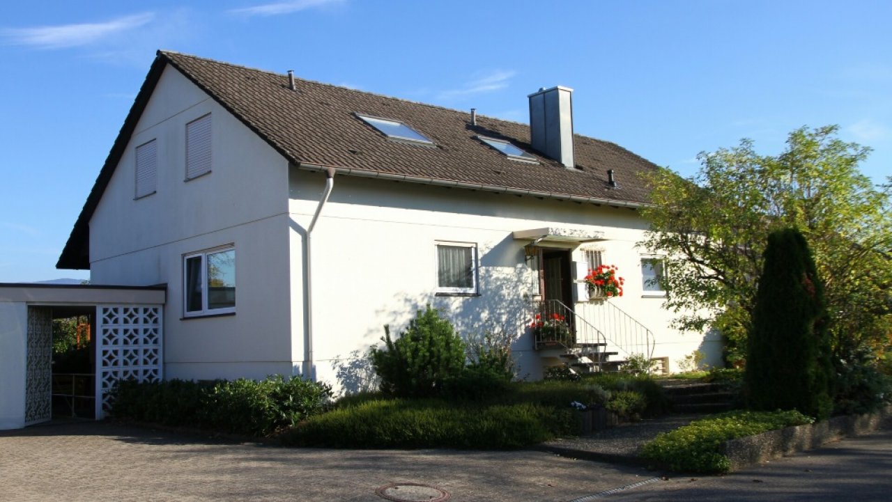 Attraktives Zweifamilienhaus in Achern-Großweier (ZFH, Simic) — Aussenansicht