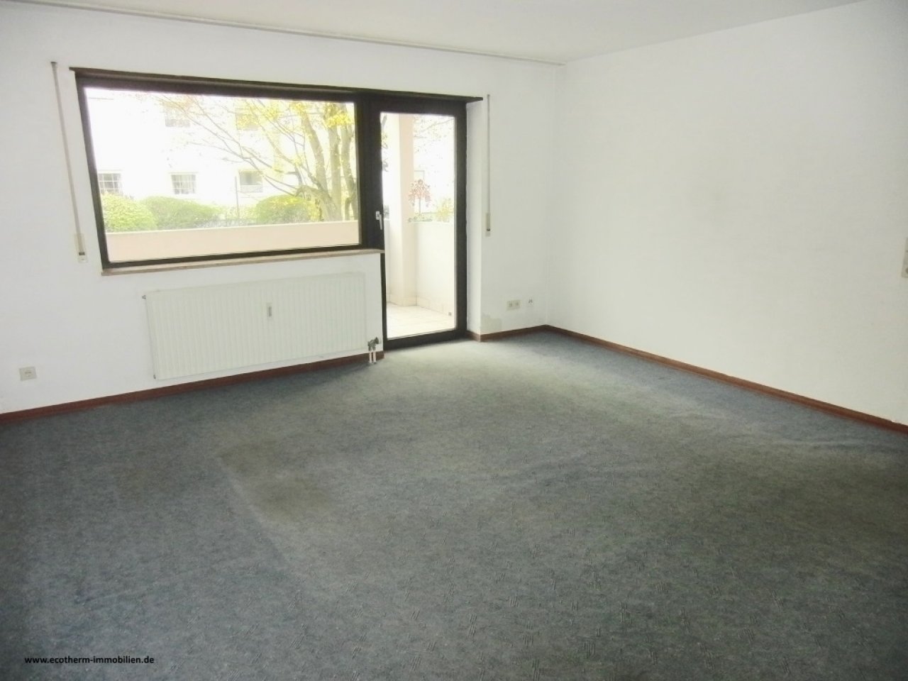 Großzügige 2 1/2-Zimmer-Wohnung in Bühl (ETW, Schray-Moser) — Wohnzimmer