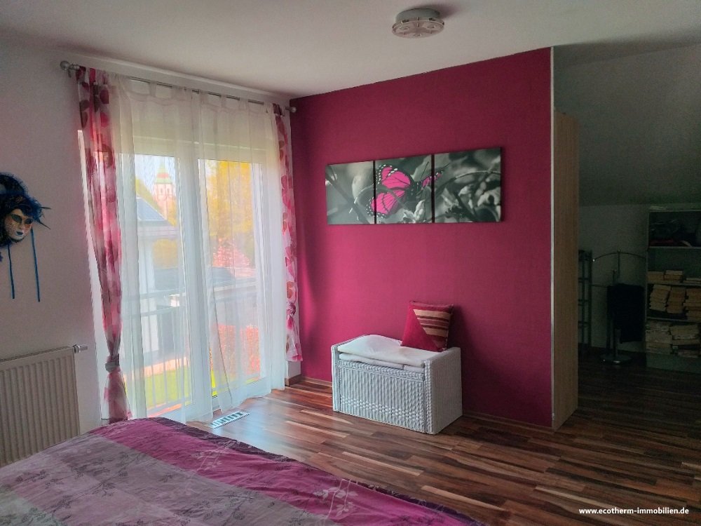 Modernes, neuwertiges EFH in Achern-Ortsteil (EFH, Hahn) — Schlafzimmer mit Ankleide