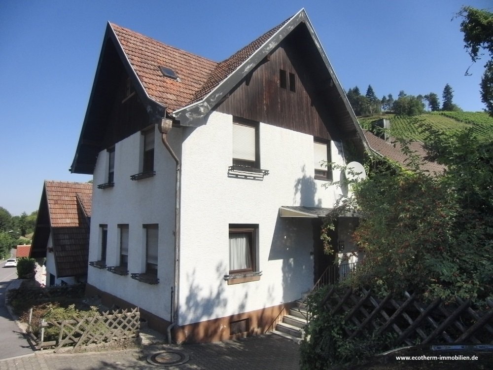 Ein- bis Zweifamilienhaus mit beeindruckend großem Grundstück in Bühl-Neusatz