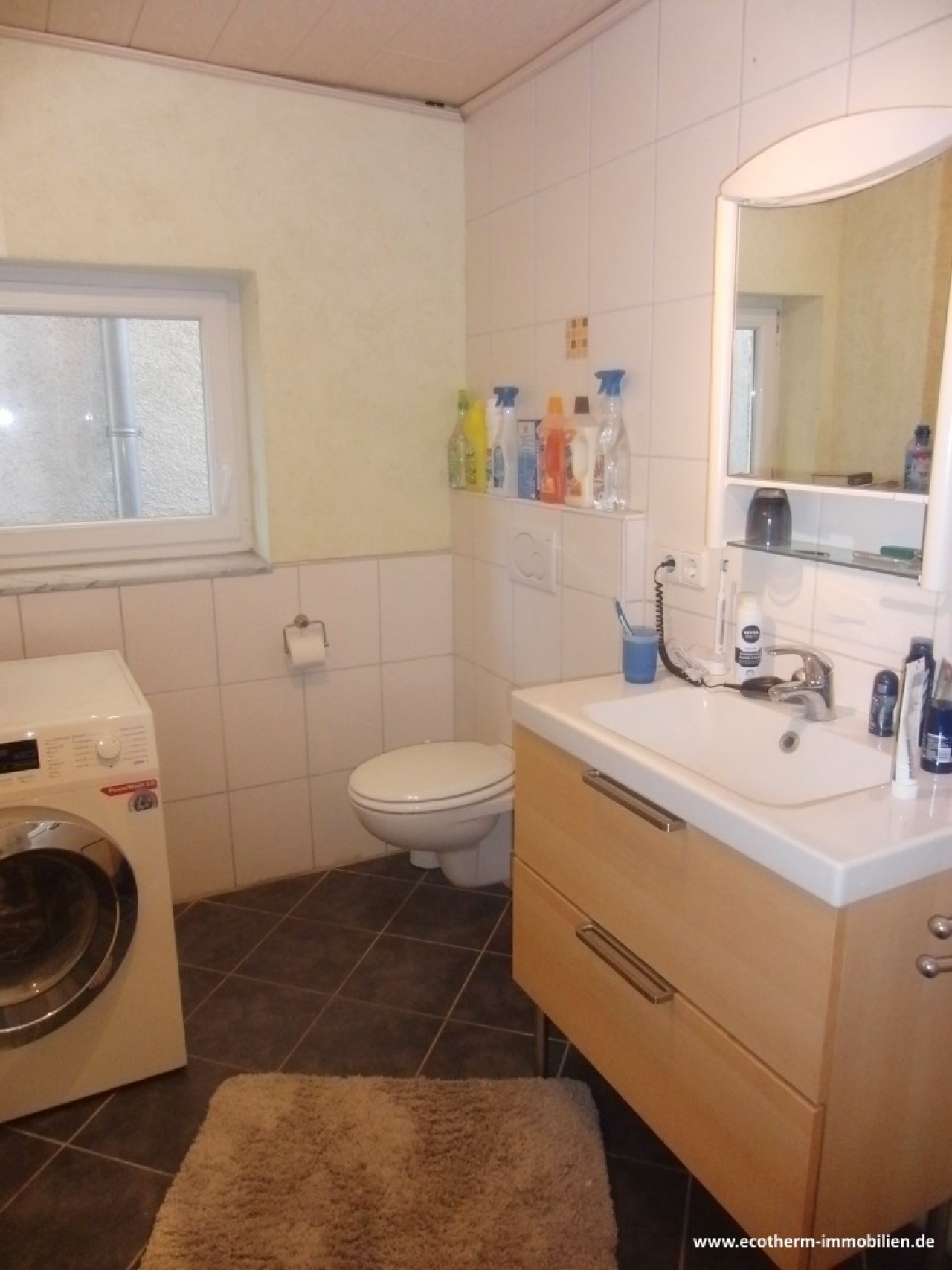 Ein- bis Zweifamilienhaus mit beeindruckend großem Grundstück in Bühl-Neusatz (EZFH, Ecotherm) — Badezimmer, EG