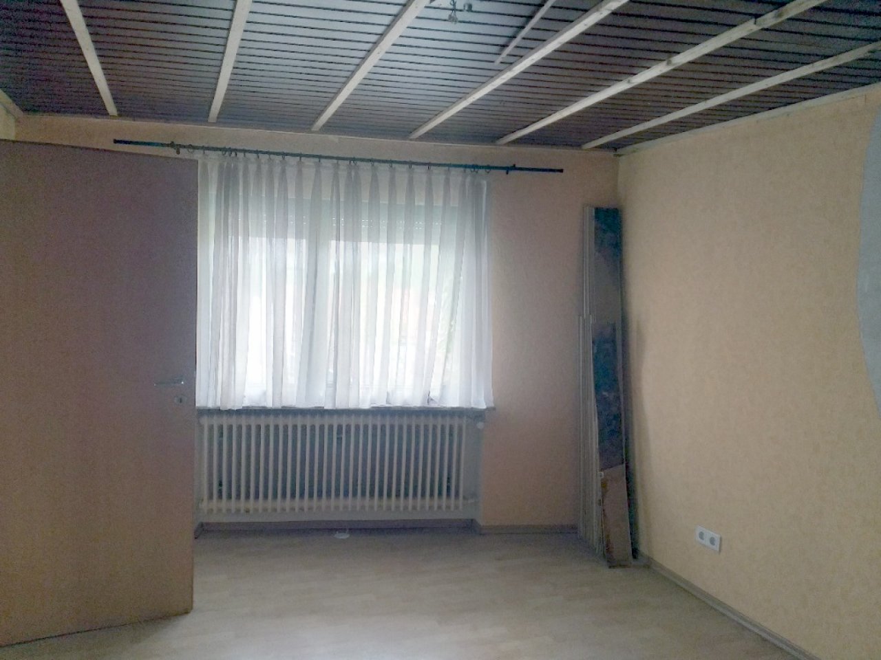 Ein- bis Zweifamilienhaus mit beeindruckend großem Grundstück in Bühl-Neusatz (EZFH, Ecotherm) — Schlafzimmer, OG