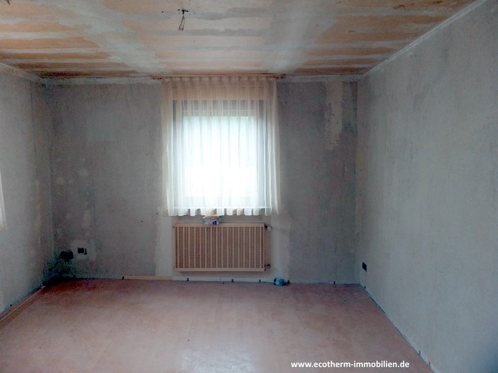 Ein- bis Zweifamilienhaus mit beeindruckend großem Grundstück in Bühl-Neusatz (EZFH, Ecotherm) — Zimmer, OG