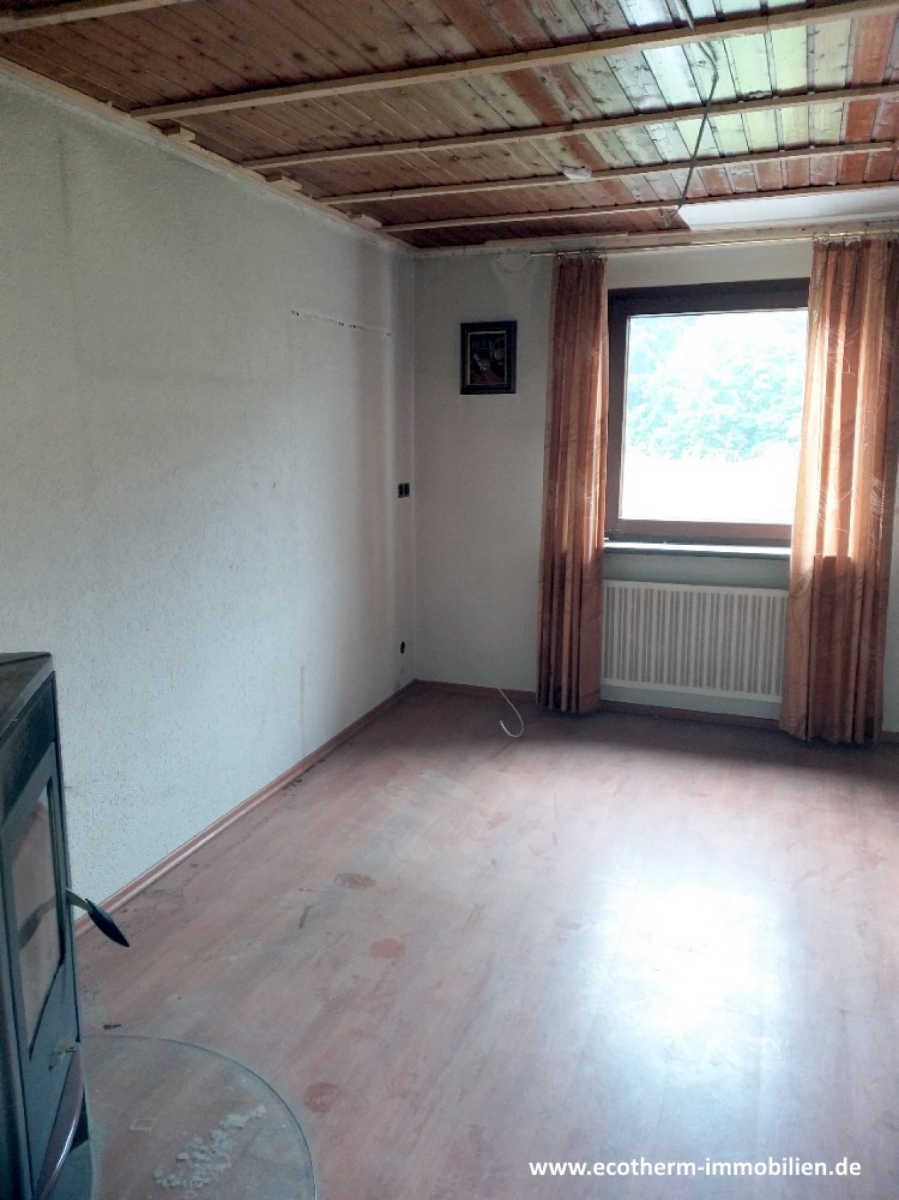 Ein- bis Zweifamilienhaus mit beeindruckend großem Grundstück in Bühl-Neusatz (EZFH, Ecotherm) — Wohnzimmer, OG