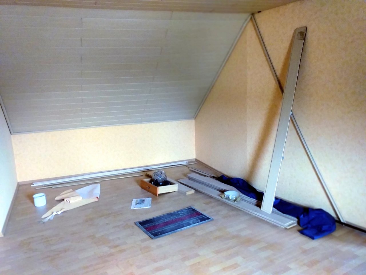 Ein- bis Zweifamilienhaus mit beeindruckend großem Grundstück in Bühl-Neusatz (EZFH, Ecotherm) — Schlafzimmer, OG