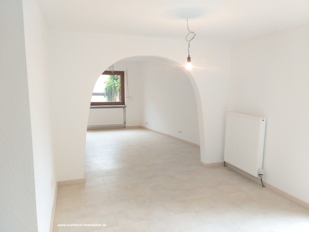 Ein- bis Zweifamilienhaus mit beeindruckend großem Grundstück in Bühl-Neusatz (EZFH, Ecotherm)