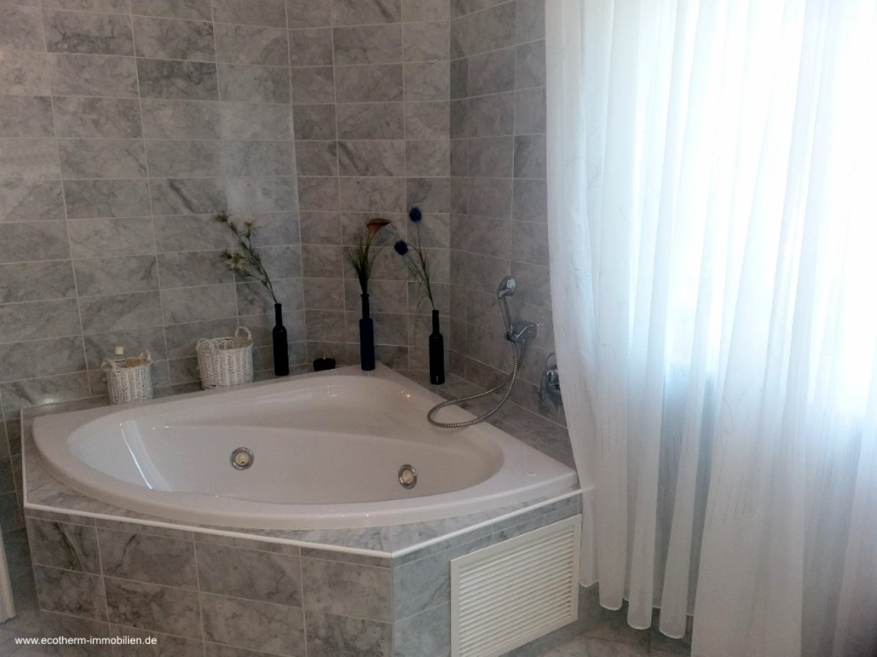 Großzügiges Einfamilienhaus im Neubaugebiet (EFH, Jakubczyk) — Badezimmer