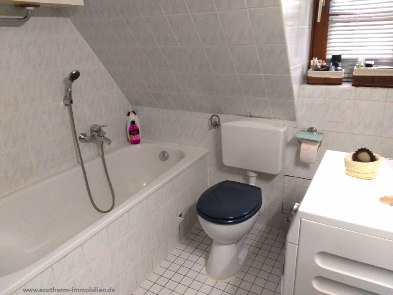 4-Zimmer-Wohnung in historischem Gebäude (ETW, Lorenz) — Badezimmer
