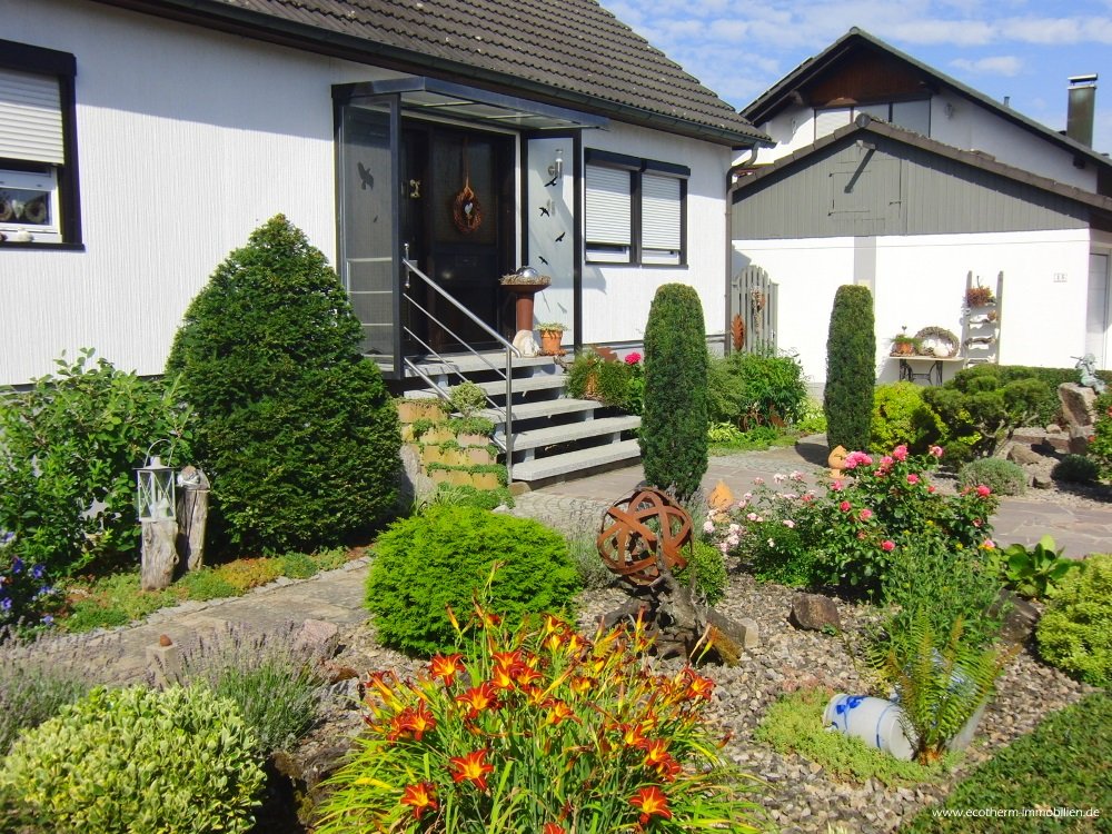Attraktives Ein - Zweifamilienhaus in Lichtenau-Ulm