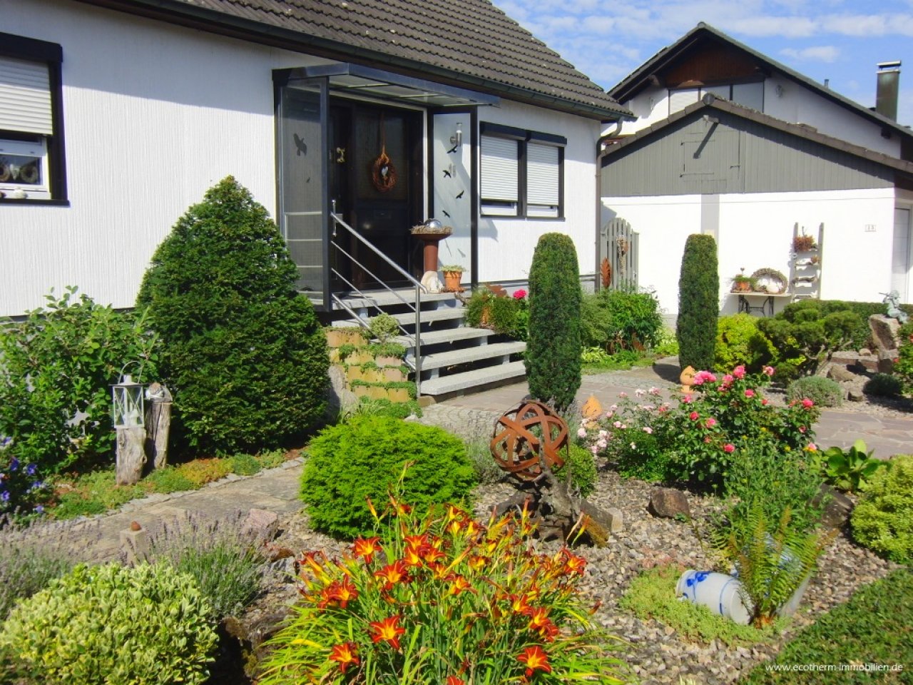 Attraktives Ein - Zweifamilienhaus in Lichtenau-Ulm (EZFH,Isekenmeier)