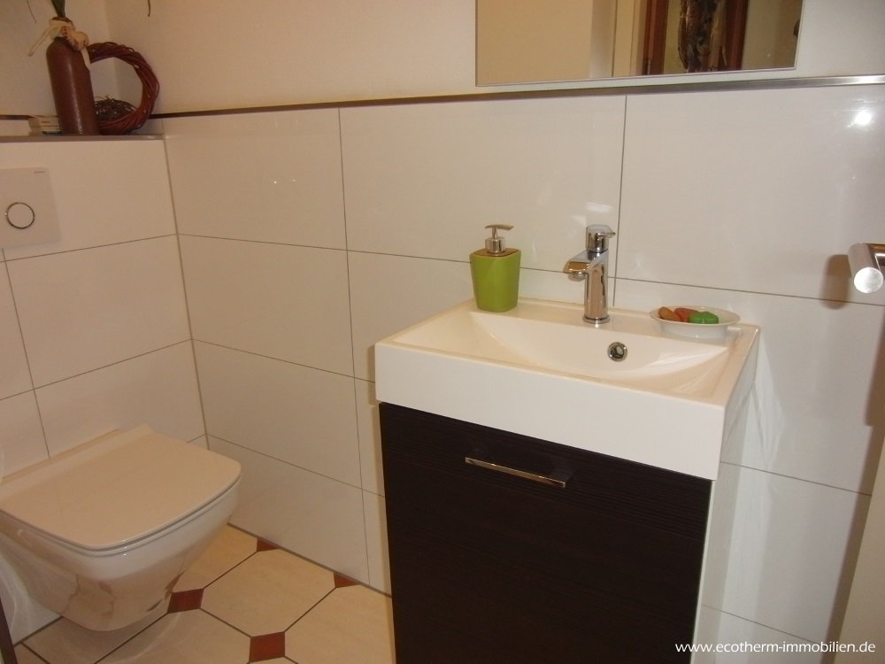 Attraktives Ein - Zweifamilienhaus in Lichtenau-Ulm (EZFH,Isekenmeier) — Gäste WC