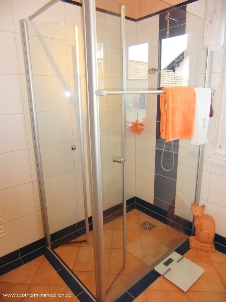 Attraktives Ein - Zweifamilienhaus in Lichtenau-Ulm (EZFH,Isekenmeier) — Badezimmer, EG