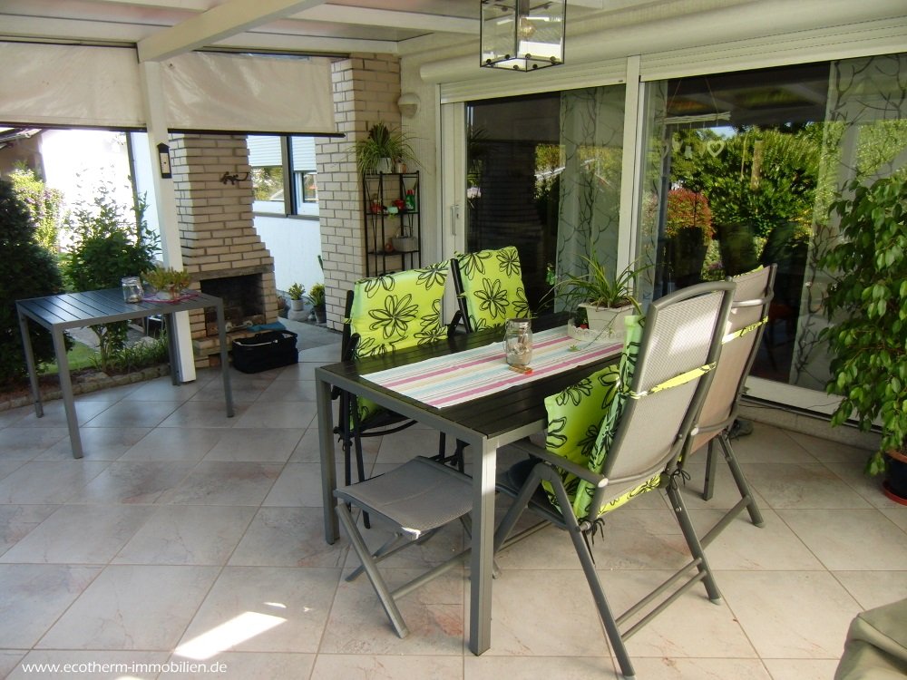 Attraktives Ein - Zweifamilienhaus in Lichtenau-Ulm (EZFH,Isekenmeier) — Terrasse, EG