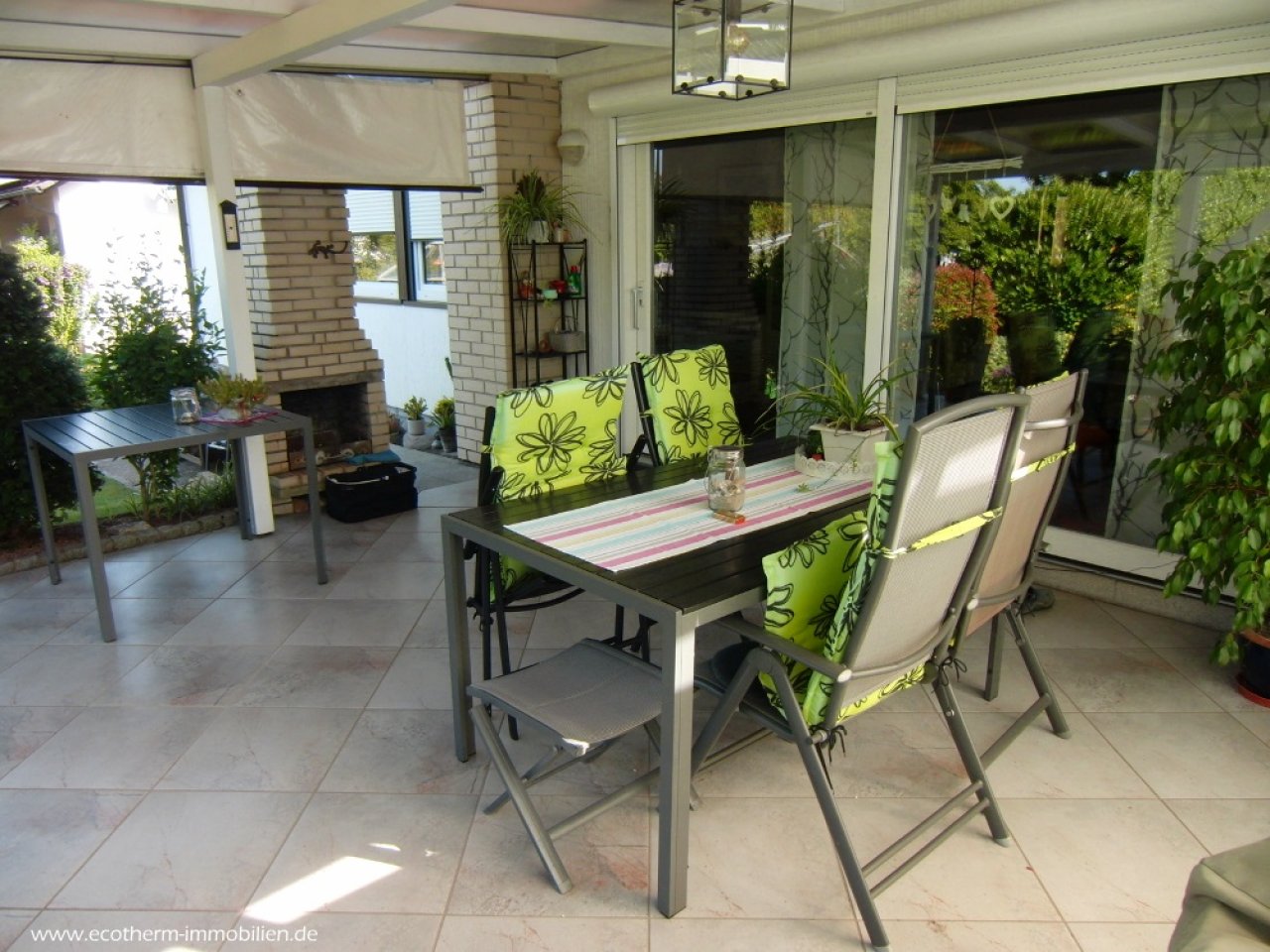 Attraktives Ein - Zweifamilienhaus in Lichtenau-Ulm (EZFH,Isekenmeier) — Terrasse, EG