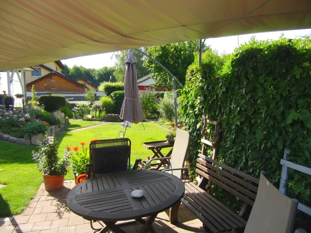 Attraktives Ein - Zweifamilienhaus in Lichtenau-Ulm (EZFH,Isekenmeier) — Garten