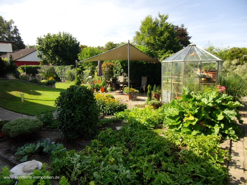 Attraktives Ein - Zweifamilienhaus in Lichtenau-Ulm (EZFH,Isekenmeier) — Garten