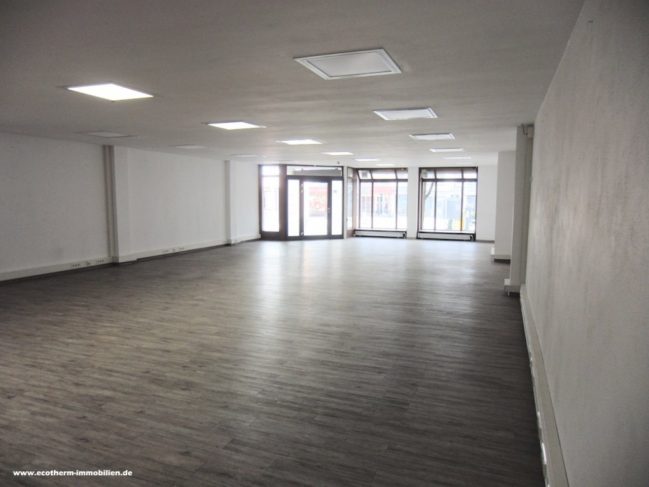 Große Gewerbefläche im Zentrum von Kappelrodeck (Ladenlokal, Lamm)