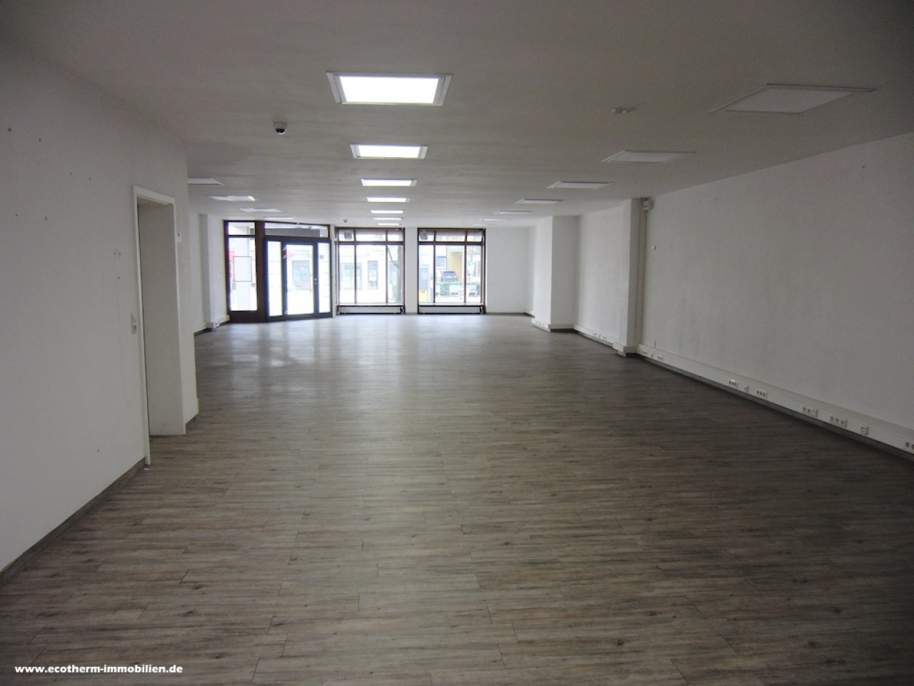 Große Gewerbefläche im Zentrum von Kappelrodeck (Ladenlokal, Lamm)
