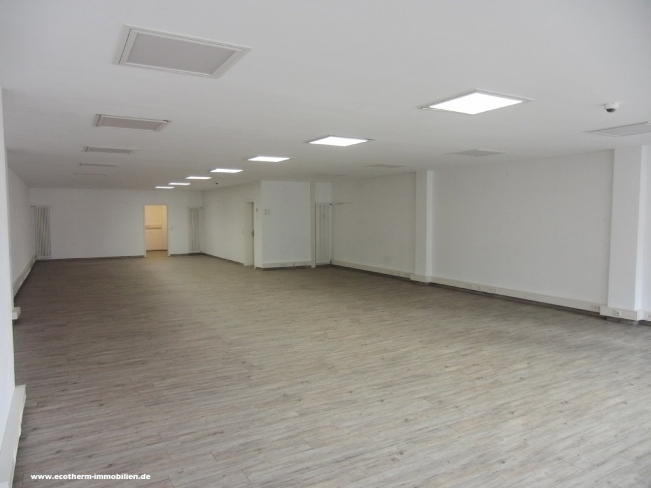 Große Gewerbefläche im Zentrum von Kappelrodeck (Ladenlokal, Lamm)