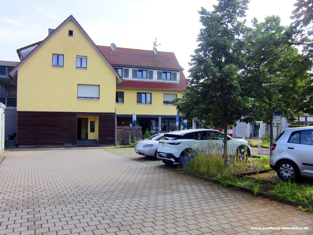 Mehrfamilienhaus mit Gewerbeeinheit in Sasbach
