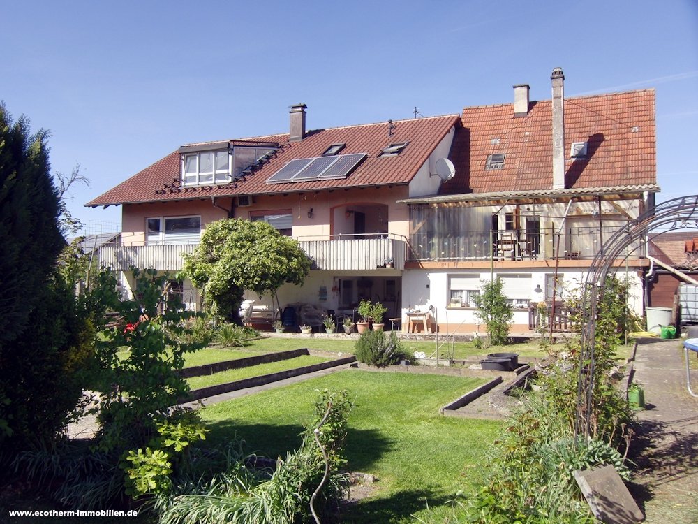 Zweifamilienhaus mit großem Grundstück in Achern, OT