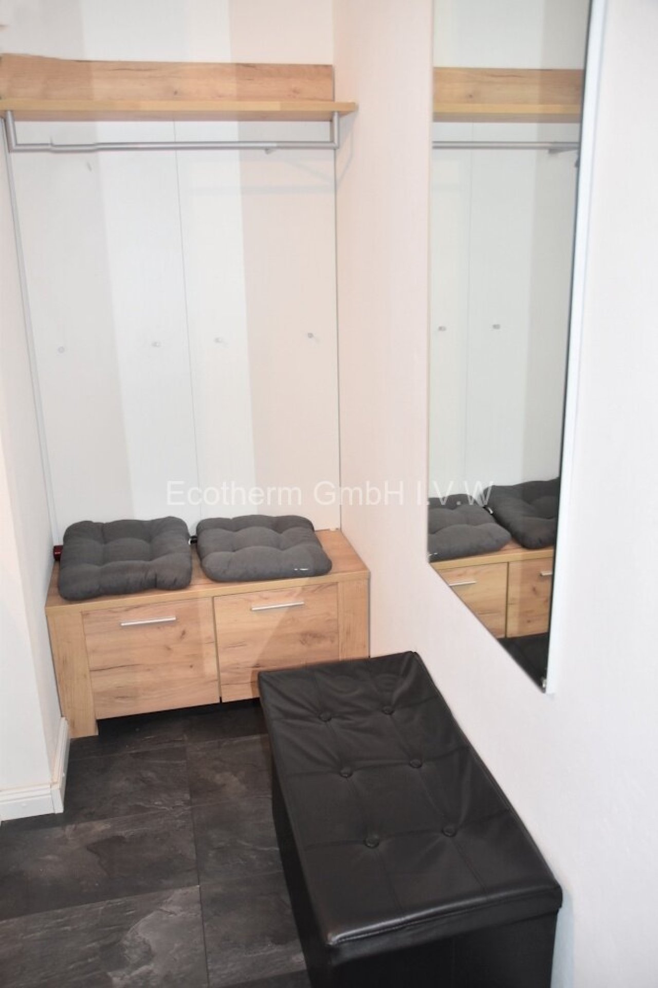 Reihenhaus in Achern für eine große Familie (RMH 26-01) — Garderobe
